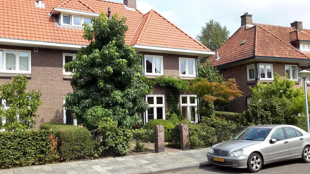 Bed and Breakfast Place 2 Be Eindhoven 0*,  Holandia